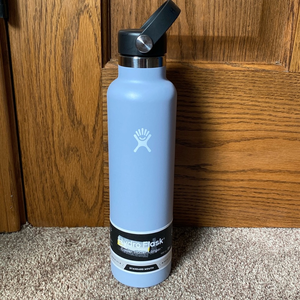 NWT Hydro Flask Standard Mouth 24 oz Stainless Steel Water Bottle. Color Surf